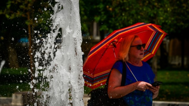 Καιρός: στους 41 βαθμούς σκαρφαλώνει η θερμοκρασία την Παρασκευή