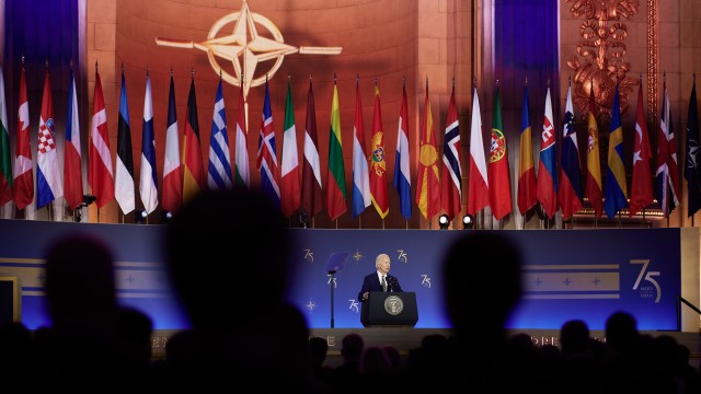 NATO: Ανεύθυνες οι ενέργειες της Ρωσίας να παραβιάζει τον εναέριο χώρο της Πολωνίας