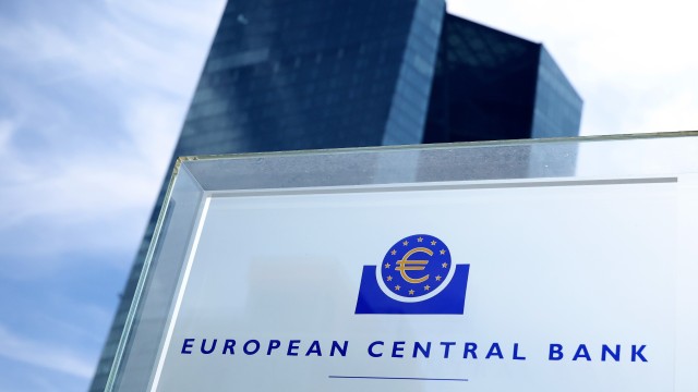 Νέα μείωση των επιτοκίων από την ΕΚΤ προεξοφλούν τα ομόλογα