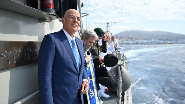 «ΑΣΠΙΔΕΣ»: επίσκεψη Νίκου Δένδια στη φρεγάτα «ΣΠΕΤΣΑΙ» η οποία αποπλέει για την Ερυθρά Θάλασσα