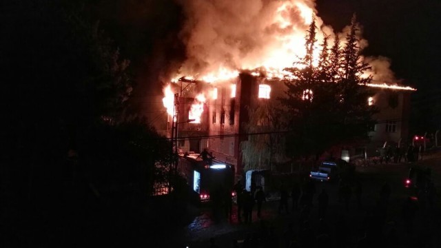 Τουρκία: μεγάλη φωτιά στη Σμύρνη- Σπίτια στις φλόγες, εκκενώνονται χωριά