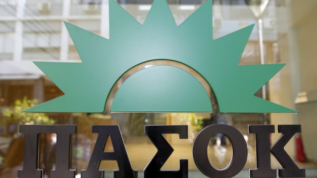 ΠΑΣΟΚ: κινητικότητα στα στρατόπεδα των υποψηφίων για την ηγεσία λίγο πριν τις κάλπες
