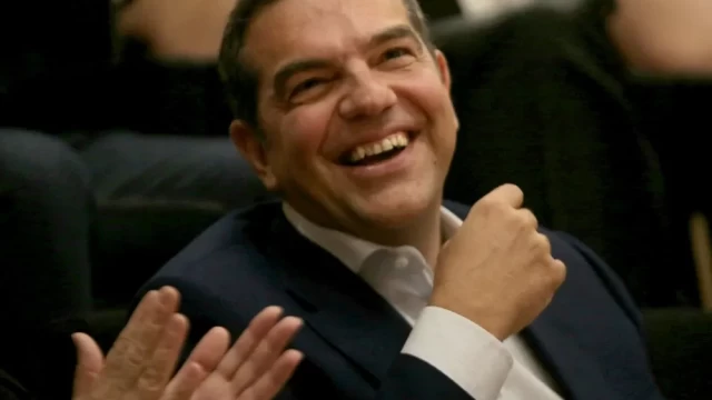 Αλωνίζει τα καπιταλιστικά κάστρα: Διακοπές σε υπερπολυτελές θέρετρο στις Άλπεις ο Τσίπρας