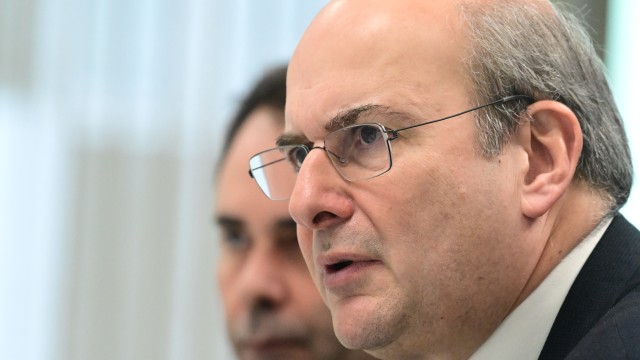 Κωστής Χατζηδάκης: Θετικά μέτρα για τους δανειολήπτες σε Ελβετικό φράγκο (Vid)