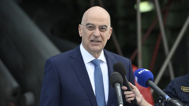 Στην τελετή ενθρόνισης του νέου αρχιεπισκόπου Αλβανίας ο Νίκος Δένδιας