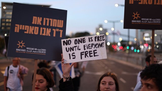 Συνεχίζει τον εκβιασμό η Χαμάς με τους ισραηλινούς ομήρους - Νέα περιστατικά βίας στη Γάζα