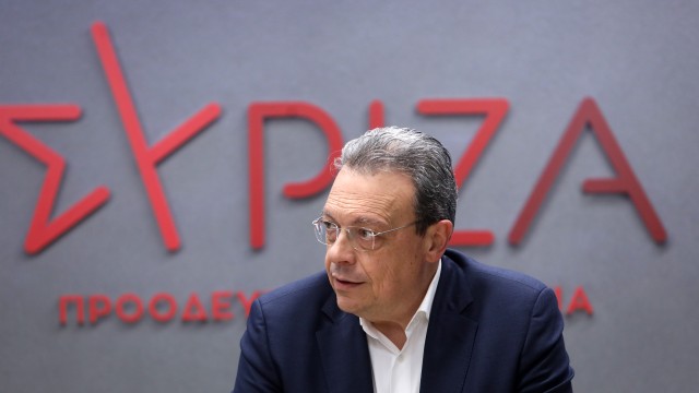 ΣΥΡΙΖΑ: η δημοσκοπική κατάρρευση και η αγωνία Φάμελλου να βρει πολιτικό δεκανίκι