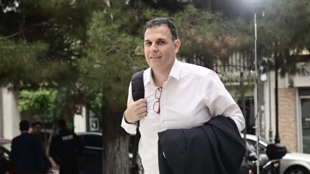 Παραδοχή Καραμέρου: τα μέτρα στήριξης της κυβέρνησης δεν είναι κακά αλλά χρειάζονται και άλλα