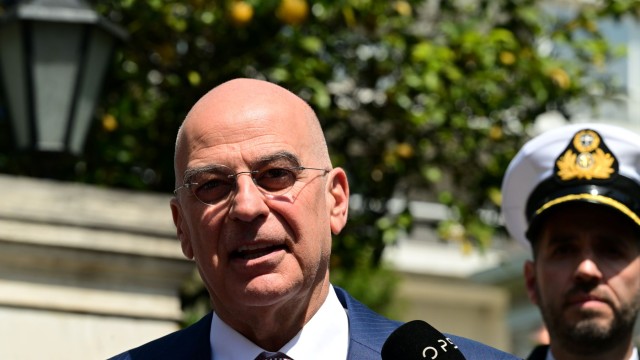 Η αμυντική συνεργασία Ελλάδας – Ουγγαρίας στο επίκεντρο του Νίκου Δένδια