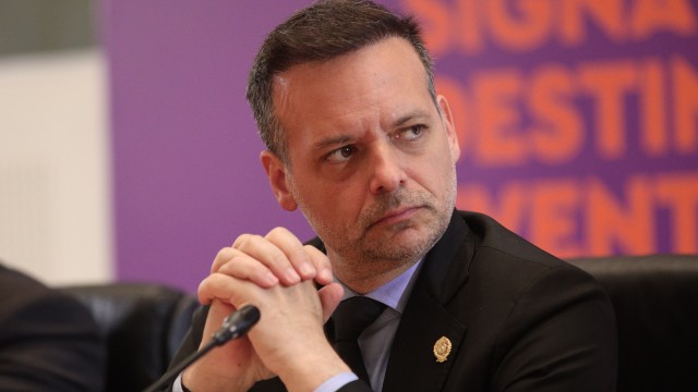 ΠΑΣΟΚ: ο… υπόγειος πόλεμος καλά κρατεί