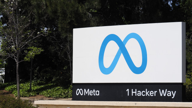 Ο κολοσσός Meta αγκαλιάζει τις θέσεις της Ελλάδας για καθιέρωση ψηφιακής ενηλικίωσης
