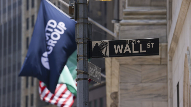 Wall Street: Τριγμοί από τις δηλώσεις Τραμπ και τις αντοχές της οικονομίας