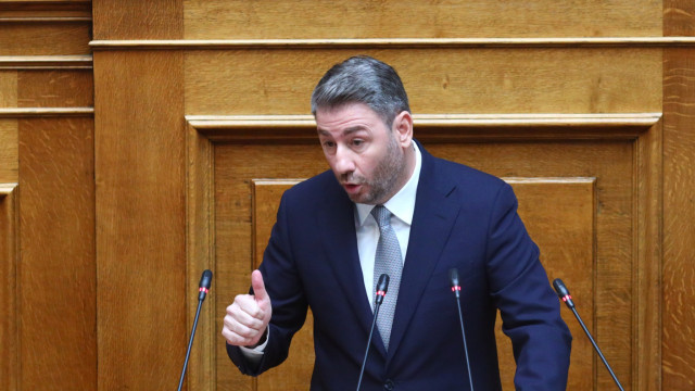 Έτοιμος για «επανάσταση» ο Ανδρουλάκης: σε λίγο θα… κατεβάζει πινακίδες από σχολεία