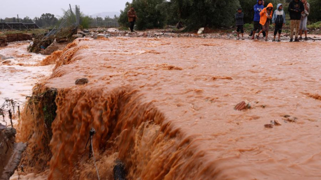 Ινδονησία: Πάνω από 900 νεκροί και 400 αγνοούμενοι από τις  πλημμύρες (video)