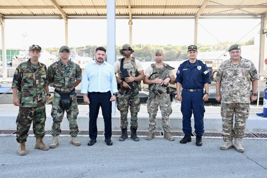 Νίκος Χαρδαλιάς: επιθεώρησε τη φρεγάτα Ψαρά και την εθνική φρουρά στην Κύπρο