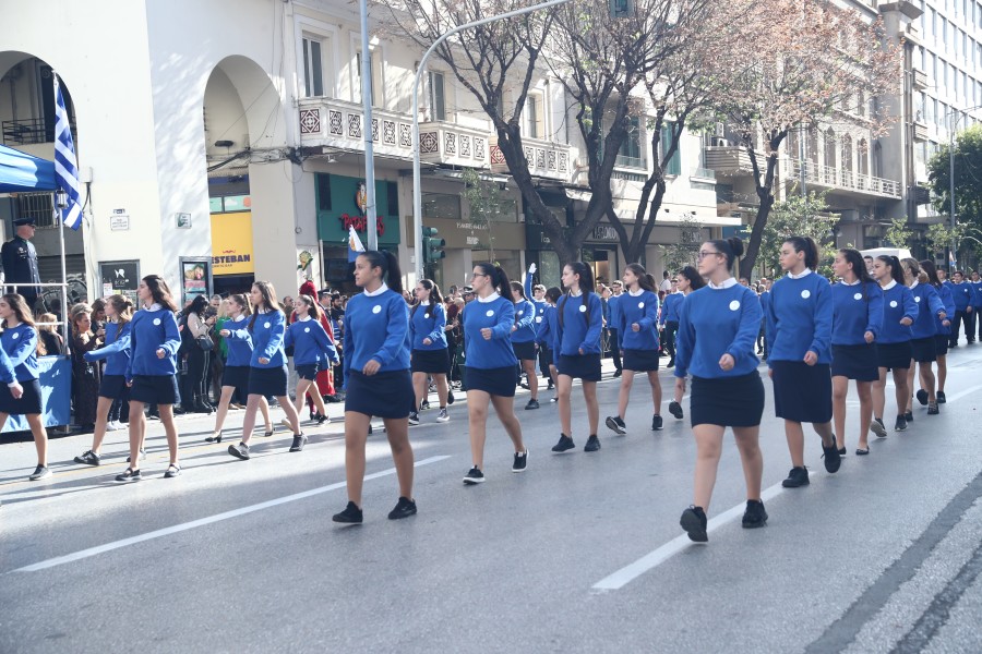 Η μαθητική παρέλαση για την 28η Οκτωβρίου στη Θεσσαλονίκη - Δείτε βίντεο