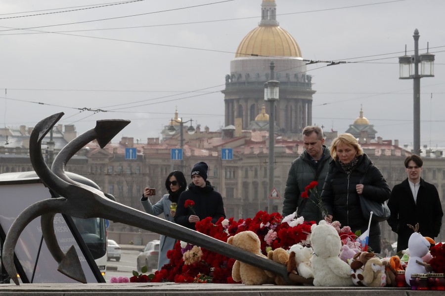Μακελειό στη Μόσχα: με δεμένα μάτια γίνεται η ανάκριση των υπόπτων της σφαγής
