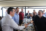 Εκλογές 2023: στον Πειραιά με δημοσιογράφους ο Τσίπρας