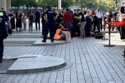 Βερολίνο: ακτιβιστές έριξαν πορτοκαλί και κίτρινη μπογιά στην Πύλη του Βραδεμβούργου