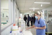 Επίσκεψη Μητσοτάκη στο «Αττικόν» - Στη νέα ΜΑΦ για αγγειακά εγκεφαλικά επεισόδια