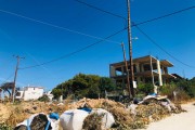 Πόρτο Ράφτη: σωροί σκουπιδιών - Το... μεγαλείο της ελληνικής παθογένειας