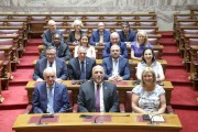 Η Παγκόσμια Διακοινοβουλευτική Ένωση Ελληνισμού στη Βουλή για τα 50 χρόνια Δημοκρατίας