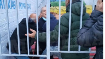 “Σταγονίδια” του Σώρρα οι ψεκασμένοι “Θεματοφύλακες” “Σταγονίδια” του Σώρρα οι ψεκασμένοι “Θεματοφύλακες”