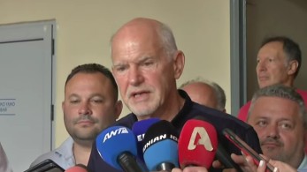 Στην Πάτρα ψήφισε ο Γιώργος Παπανδρέου Στην Πάτρα ψήφισε ο Γιώργος Παπανδρέου