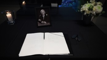 Γερμανία: Μακρόν, Σολτς και Μέρκελ στην τελετή μνήμης για τον Σόιμπλε στη Bundestag