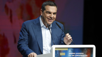 Viral τα χιουμοριστικά εξώφυλλα για το βιβλίο του Αλέξη Τσίπρα (video)