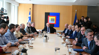 Σε εξέλιξη η σύσκεψη κυβερνητικού κλιμακίου με αγρότες